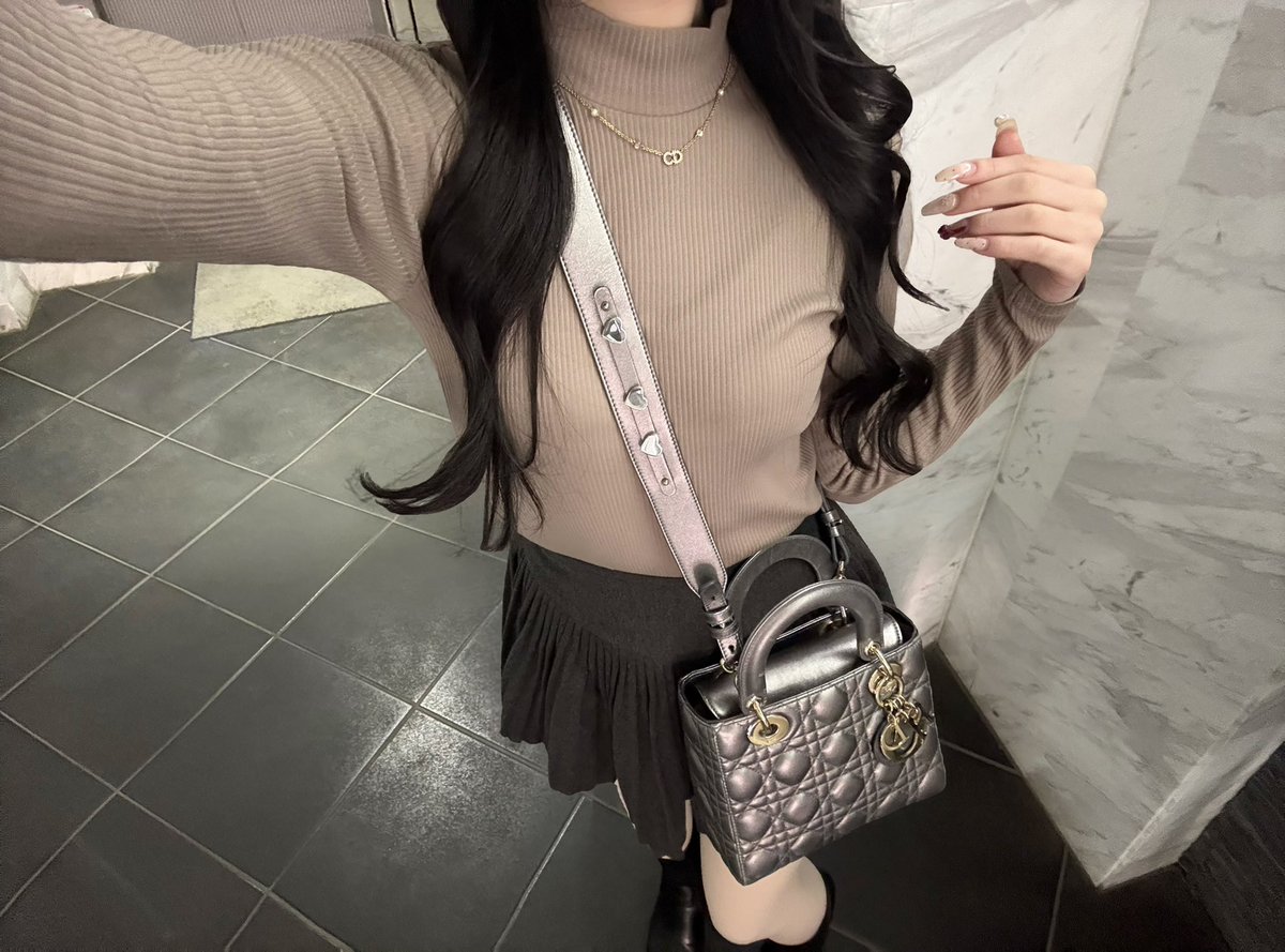 nya_^._.^ ユニクロのニットかわいい🧸🤎