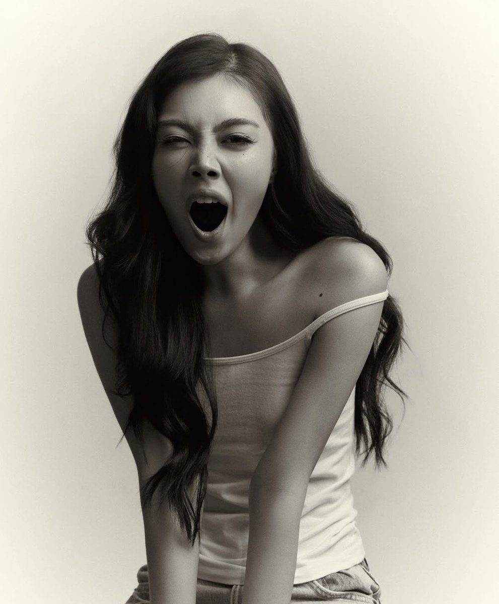 she has to do something goofy every 5 minutes or else she’ll explode 

#arhoung