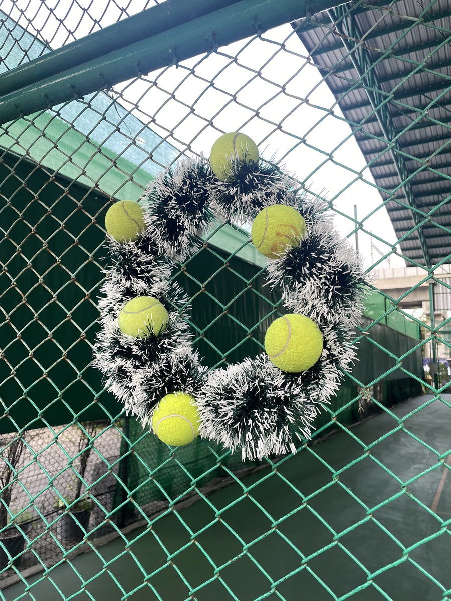 เดคอเรชั่นรับ x mas ของคอร์ทเทนนิสวันนี้ น่ารักมากกก 🎾 🌲