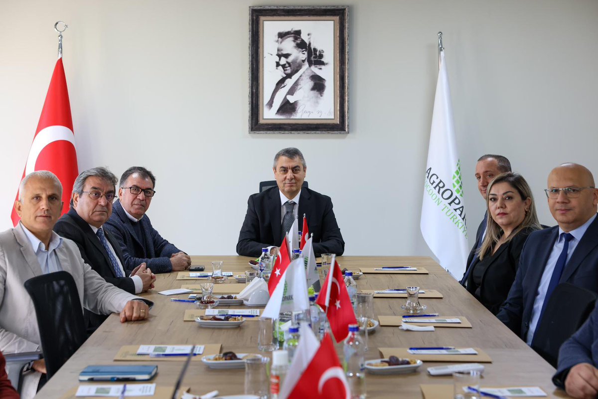 Sayın Valimiz Atilla TOROS, Mersin Agropark’ı ziyaret ederek Agropark tanıtım sunumuna katıldı ve bölgede faaliyet gösteren firmaları yerinde inceledi. Gerçekleştirilen sunumda Agropark’ın yapısı, projeleri ve hedefleri hakkında kapsamlı bilgiler paylaşıldı. 
#MersinAgropark