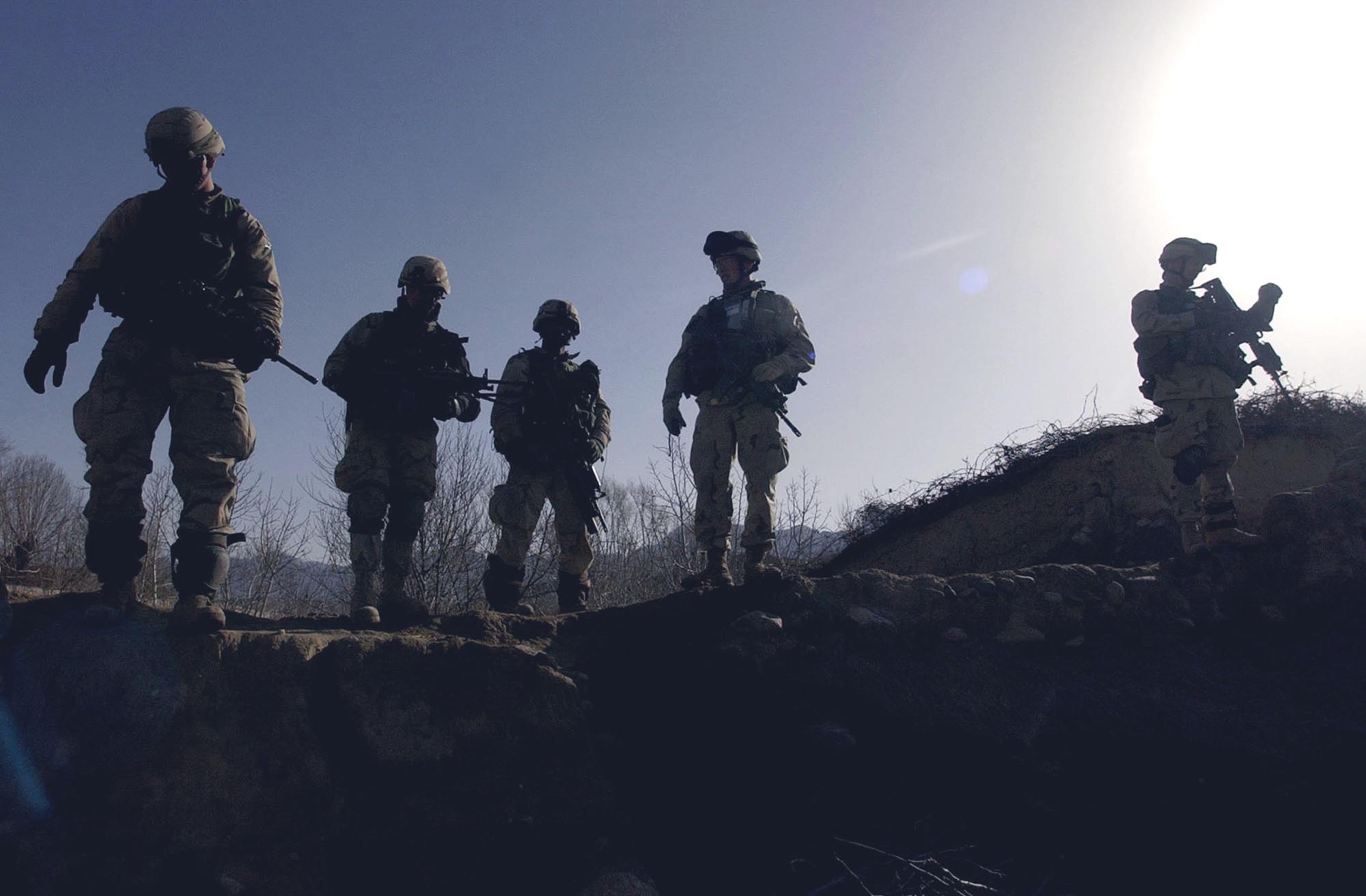 عاجل بين الصين وإيران.. "عملية سرّية" أمريكية في عمق المحيط 