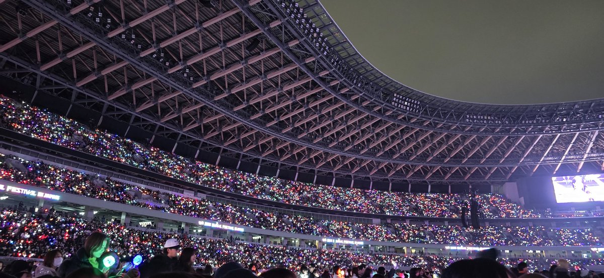 fan_sak_sakuma's tweet photo. いよいよ本日スタート！！！

「2025 MUSIC BANK GLOBAL FESTIVAL IN JAPAN」

✨スペシャルゲスト Snow Man が国立競技場に登場⛄️
会場はすでに熱気で包まれています🏟️🔥

ぜひフォローお願いします！

🛒 Amazonで関連グッズ
https://t.co/ZhrOb0pPcp

#SnowMan
#musicbankjapan
#MusicBank https://t.co/9oyRbdqSON
