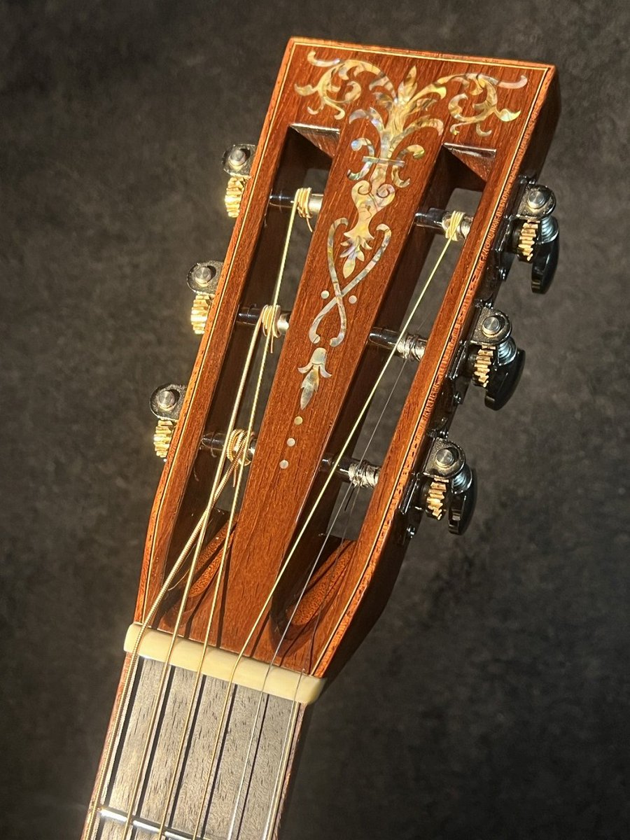 GCLUB_TOKYO's tweet image. 2015 NAMM Show向けに製作されたグアテマラローズウッドSides &amp;amp; Backの00-45S入荷！豪華絢爛！後付けでANTHEMインストール済！
shop.kurosawagakki.com/items/2940380
#martin #customshop #45style #マーチン #エレアコ