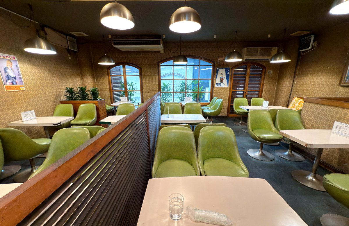 sakuyaoi's tweet photo. 清水区真砂町『ボンヌール』さん！

清水駅前銀座の老舗喫茶店。レトロに落ち着く空間で、喫茶らしい洋食メニューやスイーツが一通り揃います！（11時までの食事はモーニングのみ）

今回はナポリタン！酸味控えめマイルドに香ばしい味付け、具沢山でベーコンの旨味効いた食べ応えある逸品でした！ζζ https://t.co/3YakwqnPkY