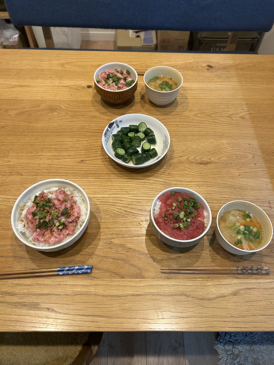 jujumarup's tweet image. 最近、揚げ物が続いたので今日はネギトロ丼😁久しぶりに食べるとやっぱり美味しい😋それときゅうりのワサビ漬け！2日漬けてたのでワサビがきいてめっちゃ美味しかった😆子供も好きなのでご飯前に食べてあまり残ってなかったww