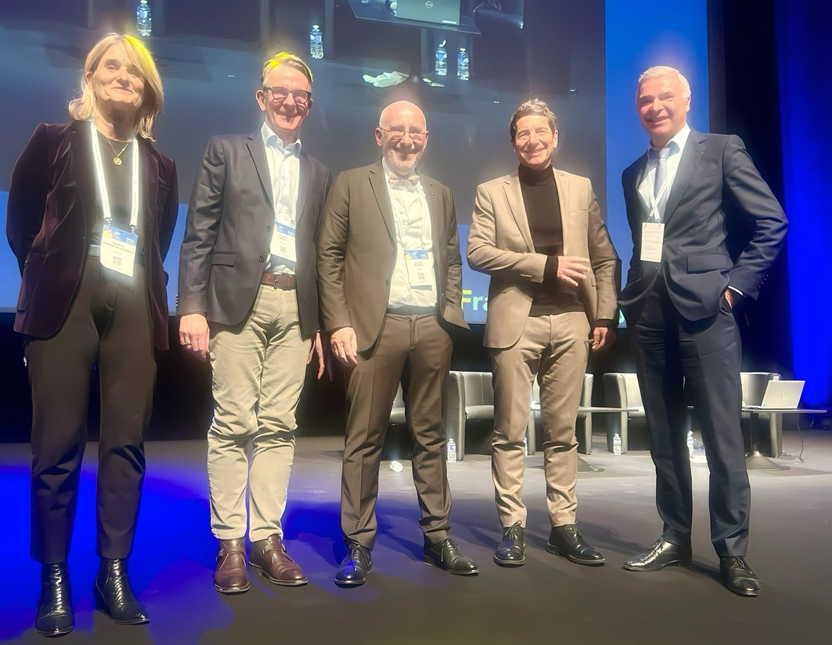 Ouverture du Congrès français de Psychiatrie <a href="/CfpNathalie/">Congrès Français de Psychiatrie</a> au palais des Festivals de Cannes avec <a href="/davidlisnard/">David Lisnard</a>, maire de <a href="/villecannes/">Cannes</a> : 4000 psychiatres, pédopsychiatres, psychologues, infirmiers, cadres, directeurs réunis pour parler santé mentale 🤩 <a href="/CannesPalais/">Palais des Festivals</a>