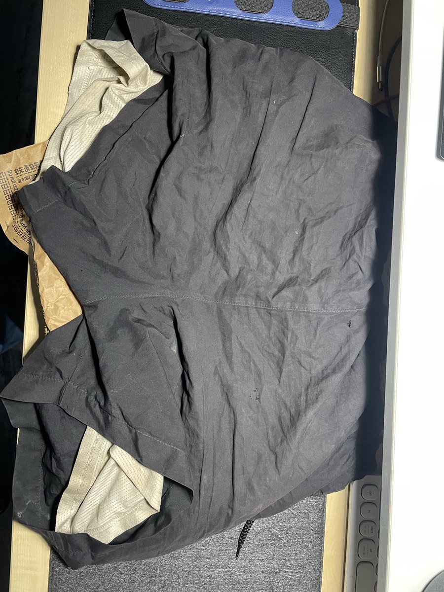 SerpentOrignals's tweet photo. @MyntraSupport cant believe that @myntra will deliver used products . Ordered this jacket got this used pant of someone , so dirty .. #scammed https://t.co/ZFxpNOOr33