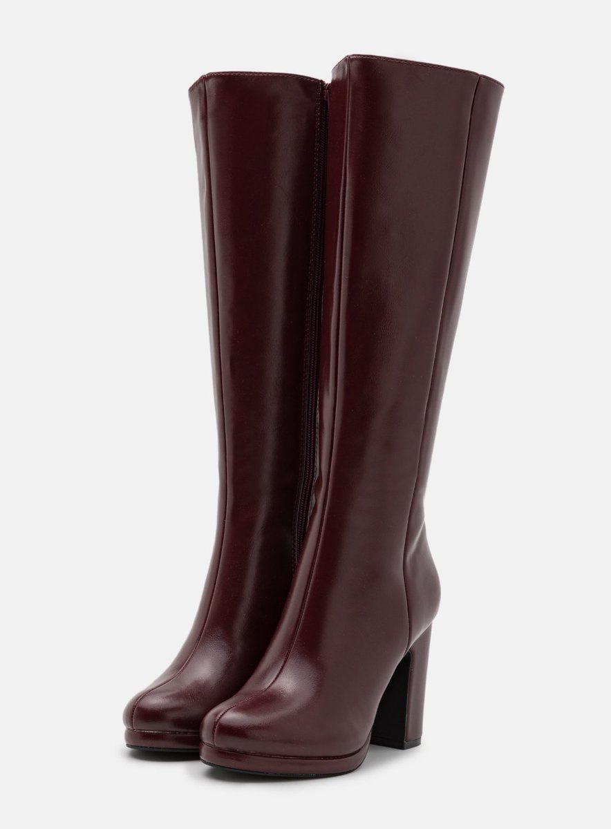 SubbysubN2's tweet photo. Welche Geldherrin hätte Lust auf neue Stiefel? https://t.co/CR6BqewxSg