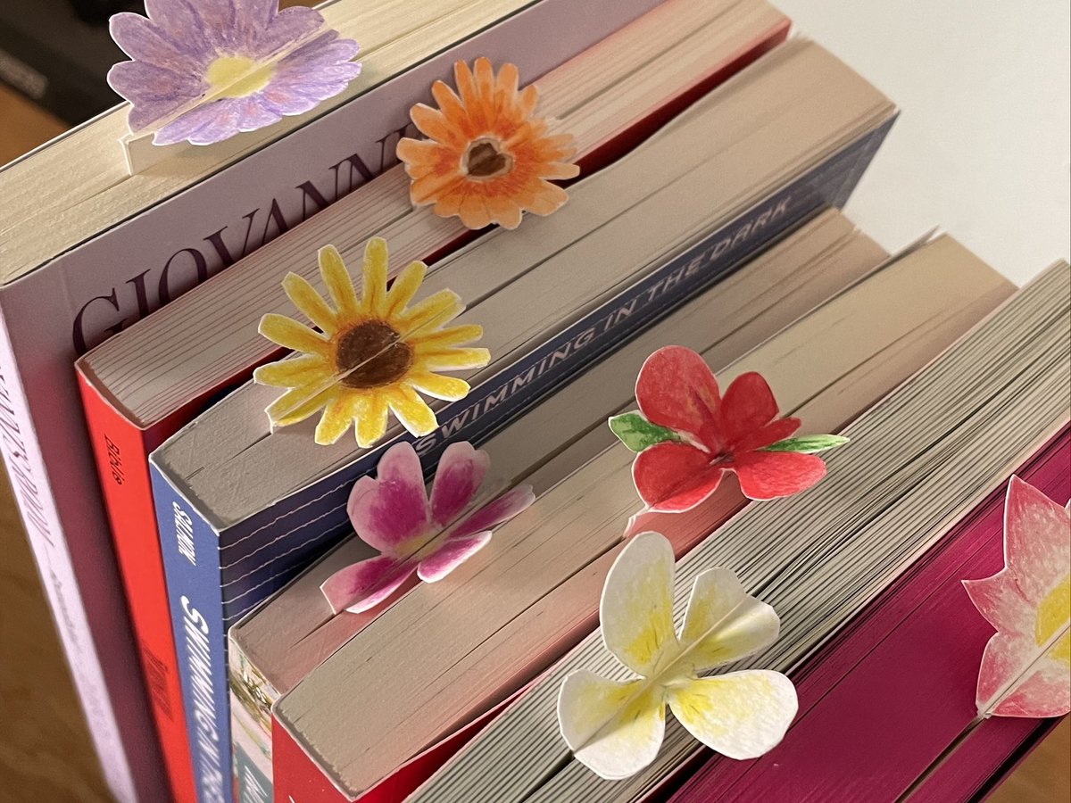 Nutttwner's tweet photo. ลองทำที่คั่นหนังสือดอกไม้ งานฝีมือป๋ม = 0 เลยล่ะ 👁️👄👁️ https://t.co/tAy4uOCV4b