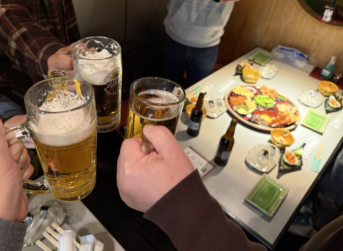 某ードブルで某年会
今年もお疲れ様でした！