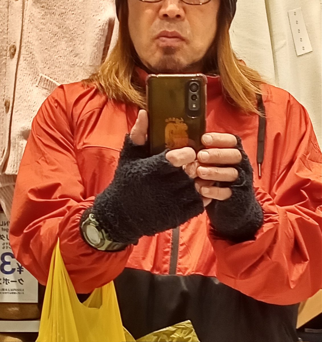 ドンキーで買い物した袋を持った、
もっとも怪しい
私