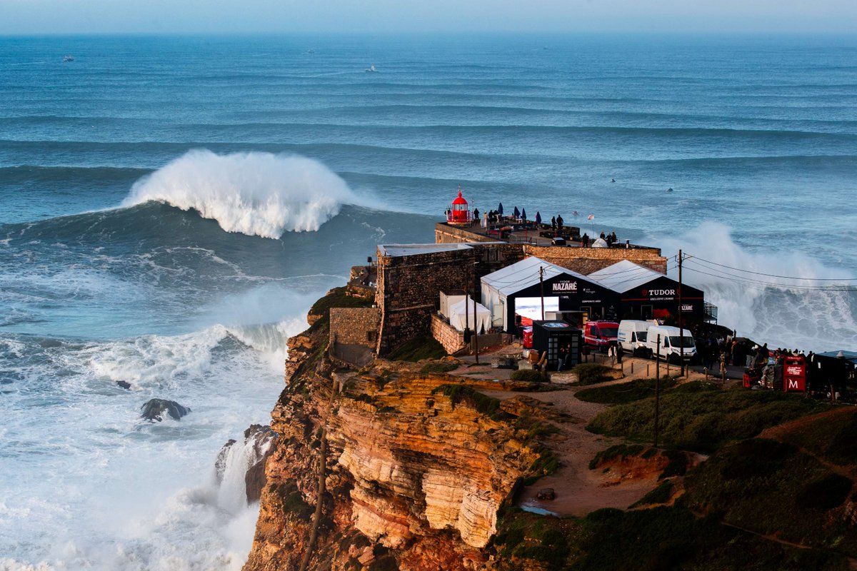 wsl's tweet image. What we've woken up to... 🔥

TUDOR Nazaré #BigWaveChallenge is ON. Tune in LIVE on worldsurfleague.com and WSL YouTube. 📸 @damien_poullenot

@tudorwatch @redbullsurfing @visitportugal