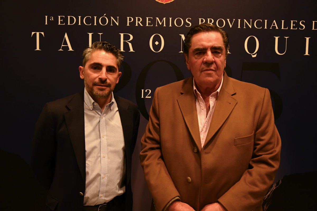 LoyjorSL's tweet photo. Noche de Cultura, Tauromaquia y Libertad en Roa de Duero. Premios de Tauromaquia de la Diputación de Burgos. Disfrutamos junto a muchos amigos en una noche especial. 

#CulturaTaurina https://t.co/ymSo2UemmC