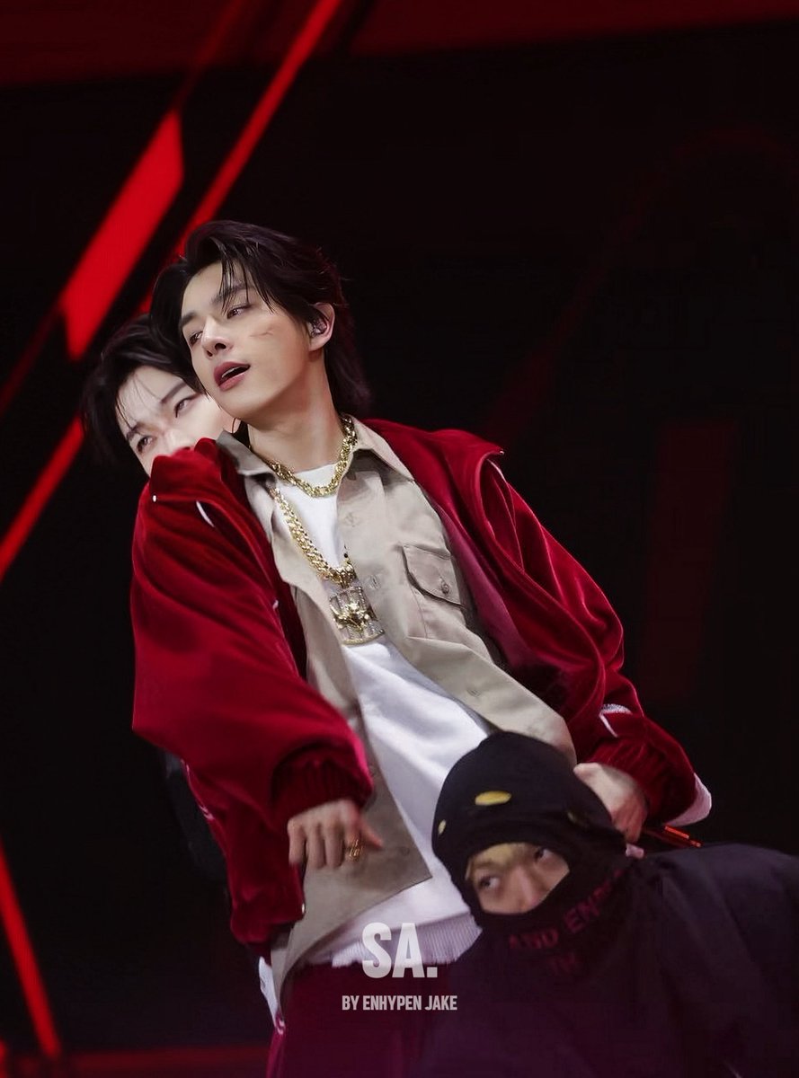 his visual is INSANE #JAKE #제이크