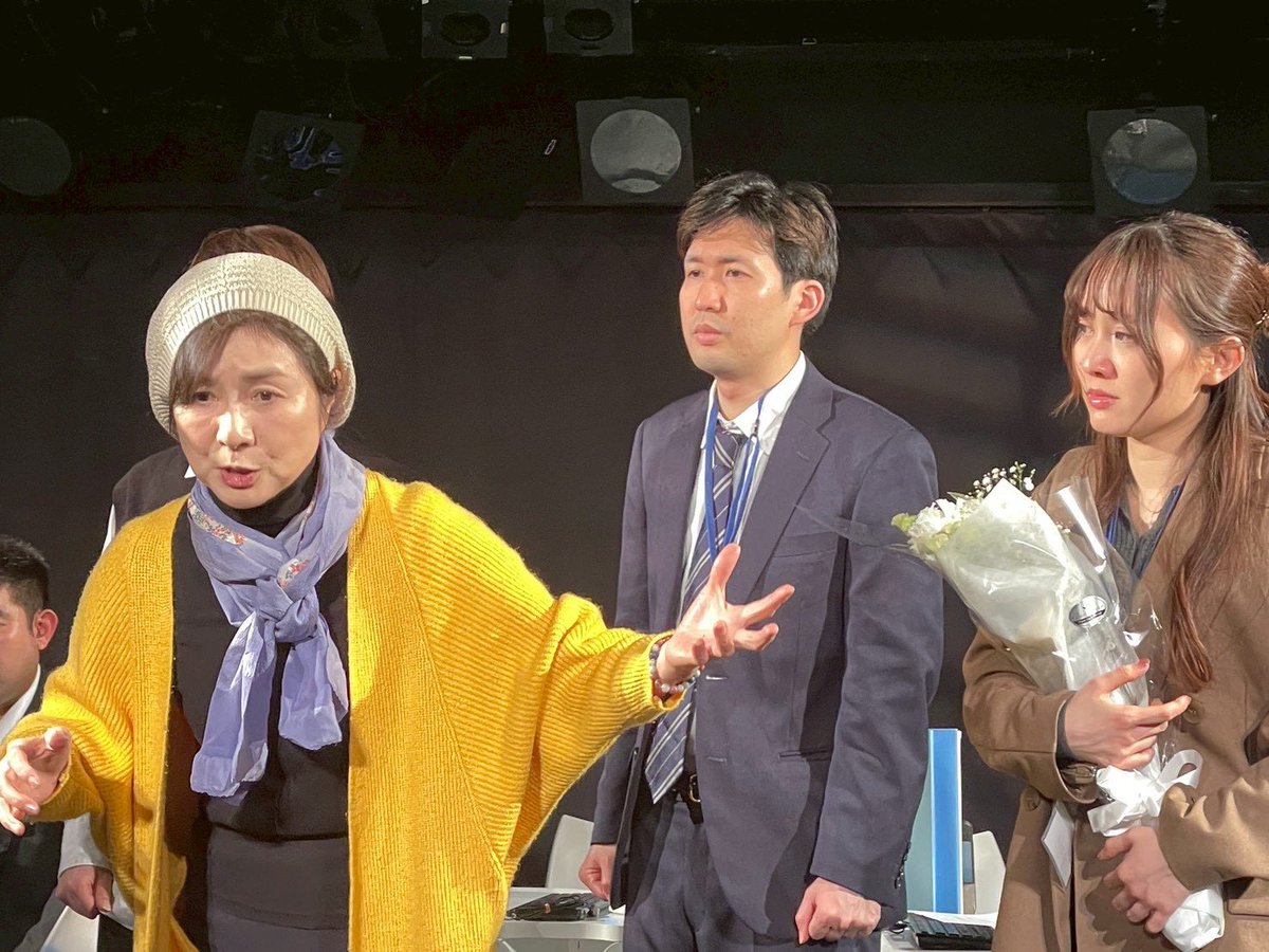 maya_y_659's tweet photo. 今回の舞台、
葬儀シーンは毎回手が痙攣するし
自殺未遂シーンは胃痛と胸焼け、
幸せなシーンは胸が凄く温かくなる…
という経験を稽古から毎度体験していました。《病は気から》とも言いますが、感情一つでこれだけ身体の状態が変化するのかと驚きでした。良き経験＊

舞台「生死のはざまで君を待つ」 https://t.co/3xqGI2pwi8