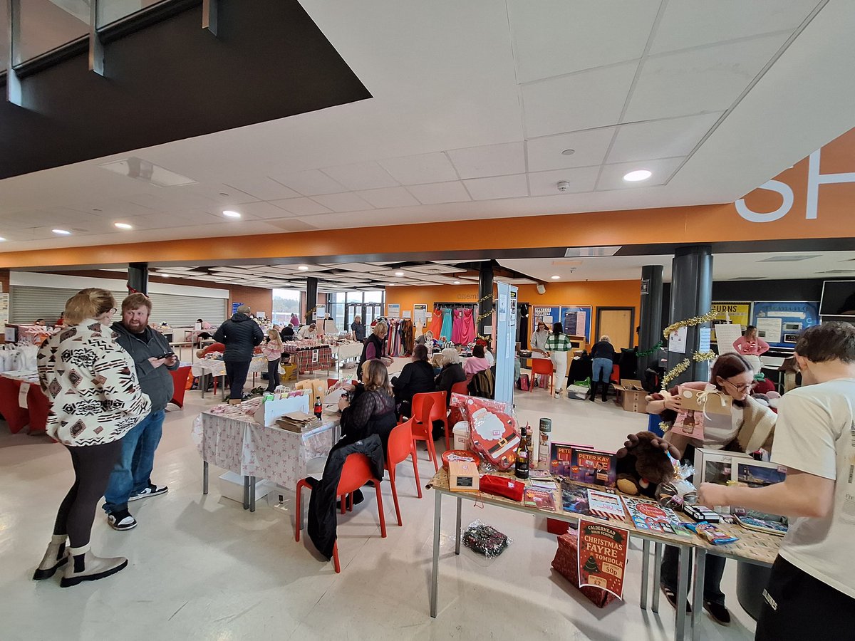 Stall holders all set up and ready to welcome everyone to our Christmas Fayre, running 11am-2pm today Christmas 🎄 😀