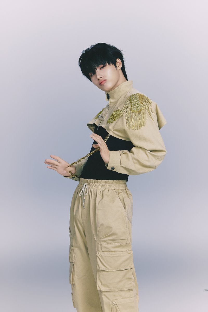 ELASTofficial's tweet photo. E'LAST
2026 SEASON'S GREETINGS
[𝗥𝗘𝗧𝗨𝗥𝗡 𝗘'𝗟𝗔𝗦𝗧]
⠀
Concept Photo
#WONHYUK #원혁 #ウォンヒョク
⠀
#ELAST #엘라스트 #エラスト 
#RETURN_ELAST https://t.co/WVNRPNJ0Mi