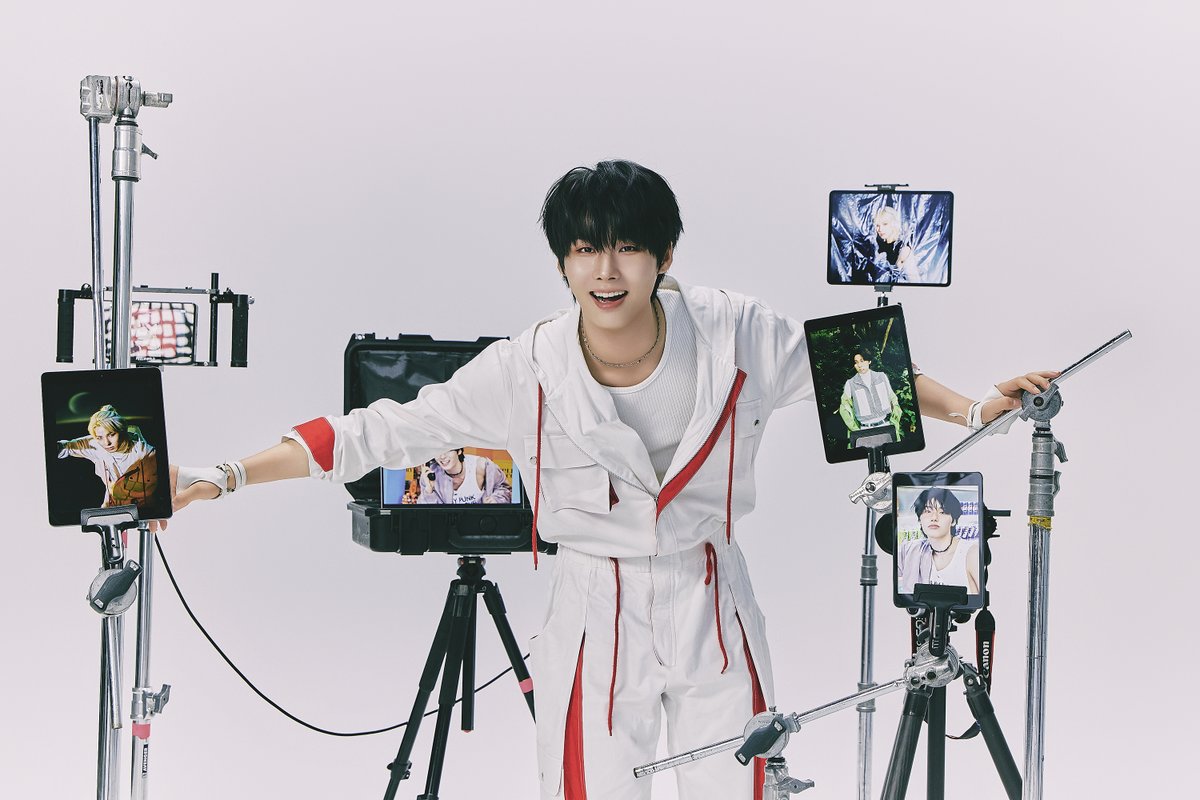 ELASTofficial's tweet photo. E'LAST
2026 SEASON'S GREETINGS
[𝗥𝗘𝗧𝗨𝗥𝗡 𝗘'𝗟𝗔𝗦𝗧]
⠀
Concept Photo
#WONHYUK #원혁 #ウォンヒョク
⠀
#ELAST #엘라스트 #エラスト 
#RETURN_ELAST https://t.co/WVNRPNJ0Mi