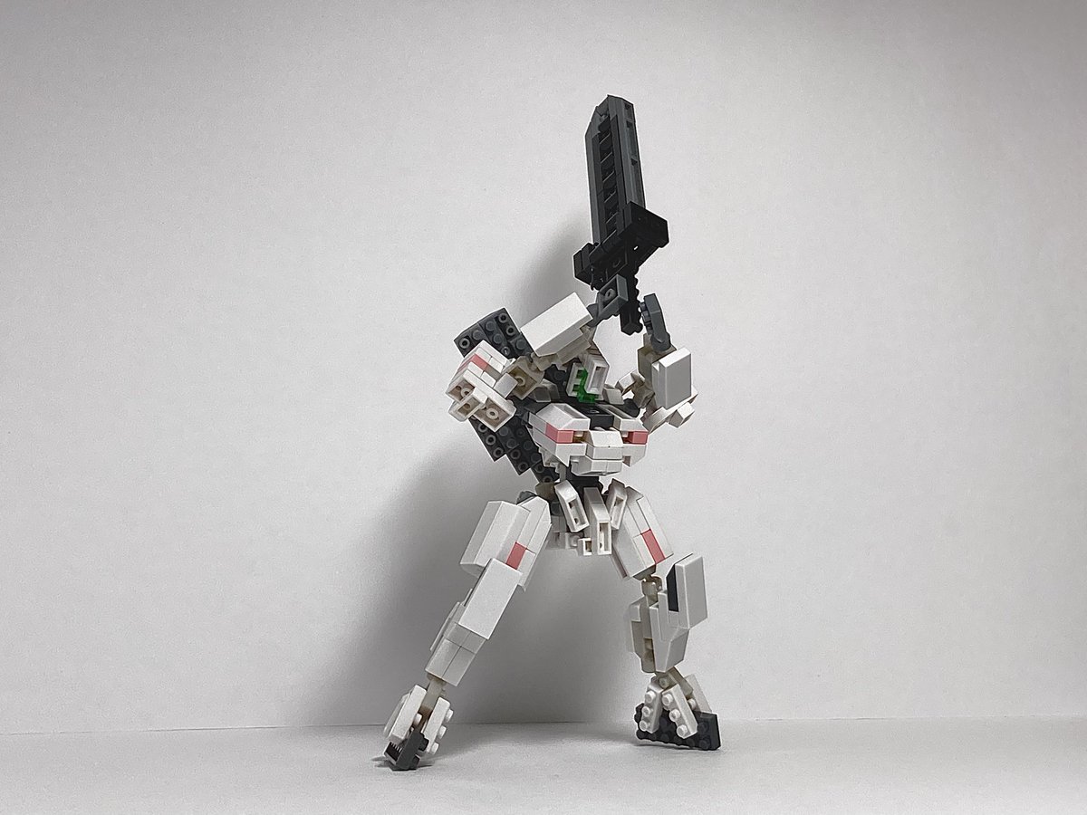 Rom_ROBObuilder's tweet photo. #ブロック好きの交流会

テーマは「好き」とのことなので今回はこんな物をつくりやした😎
普段AC系ビルドばっかしてますがスリムなのも好きだし騎士とか戦士ものなんて大好物ですので！！

シルエット的にはロボットより戦闘アンドロイドって感じ？大剣が映えるねぇ

#プチブロック https://t.co/BxUdhrXf2S