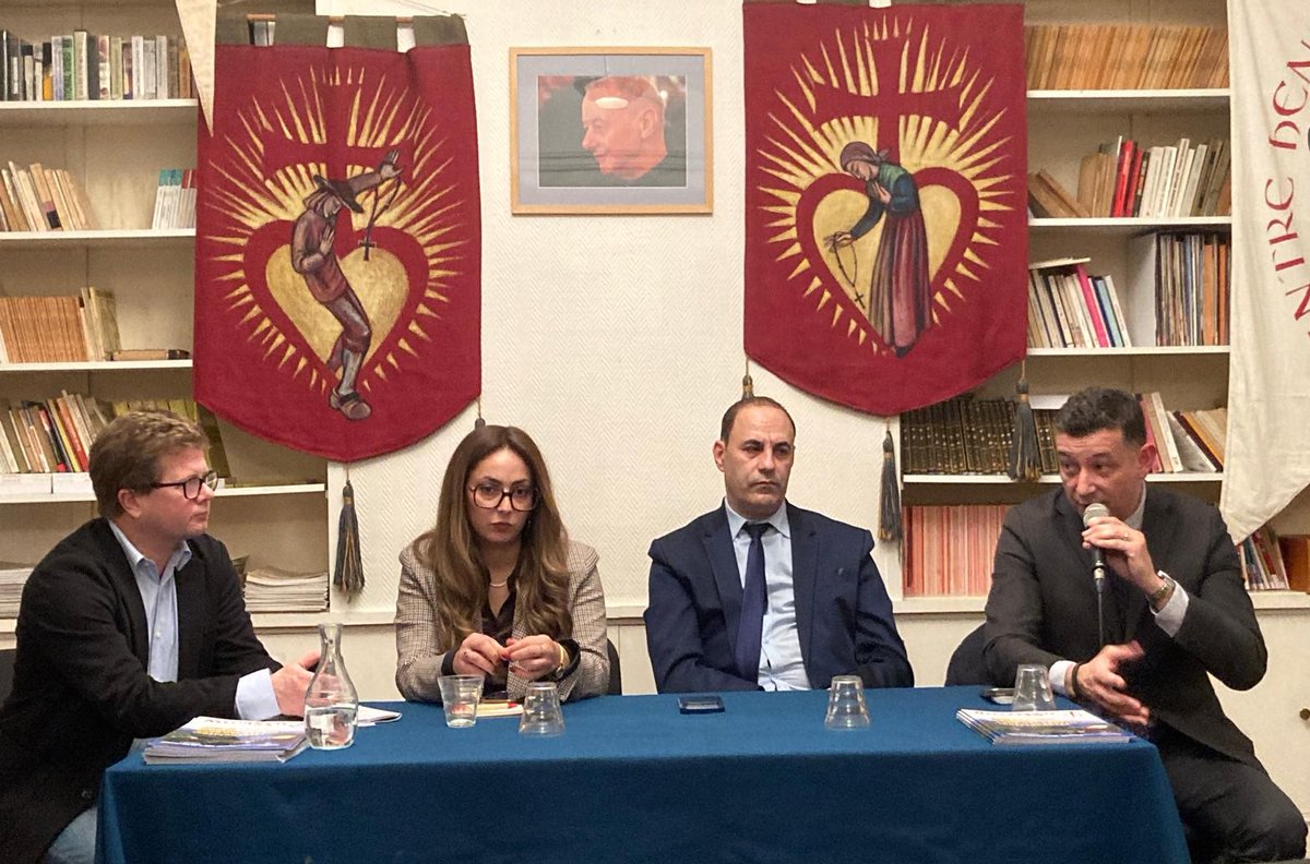 ChretienteS's tweet image. Hier, avec @DyhiaHarou13844 @azwaw_at et Sab Ammar Khodja, @ChretienteS organisait une soirée sur les #chrétiens de #Kabylie , témoins d'une foi ancienne et victimes de la répression du régime d'Alger.
Occasion de redire notre soutien à @FerhatMhenni à 2 j du 14/12. #Indépendance