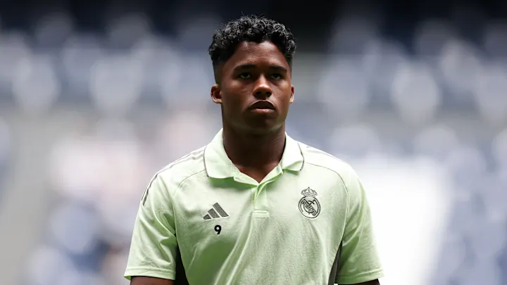 AndiOnrubia's tweet image. Endrick será jugador del Olympique Lyonnais en enero. El acuerdo es total con el Real Madrid por su cesión y el delantero intentará relanzarse en un club en el que brasileños como Juninho, Bastos, Paquetá o Guimaraes brillaron. Fichajazo para Fonseca.
🗞️as.com/futbol/primera…