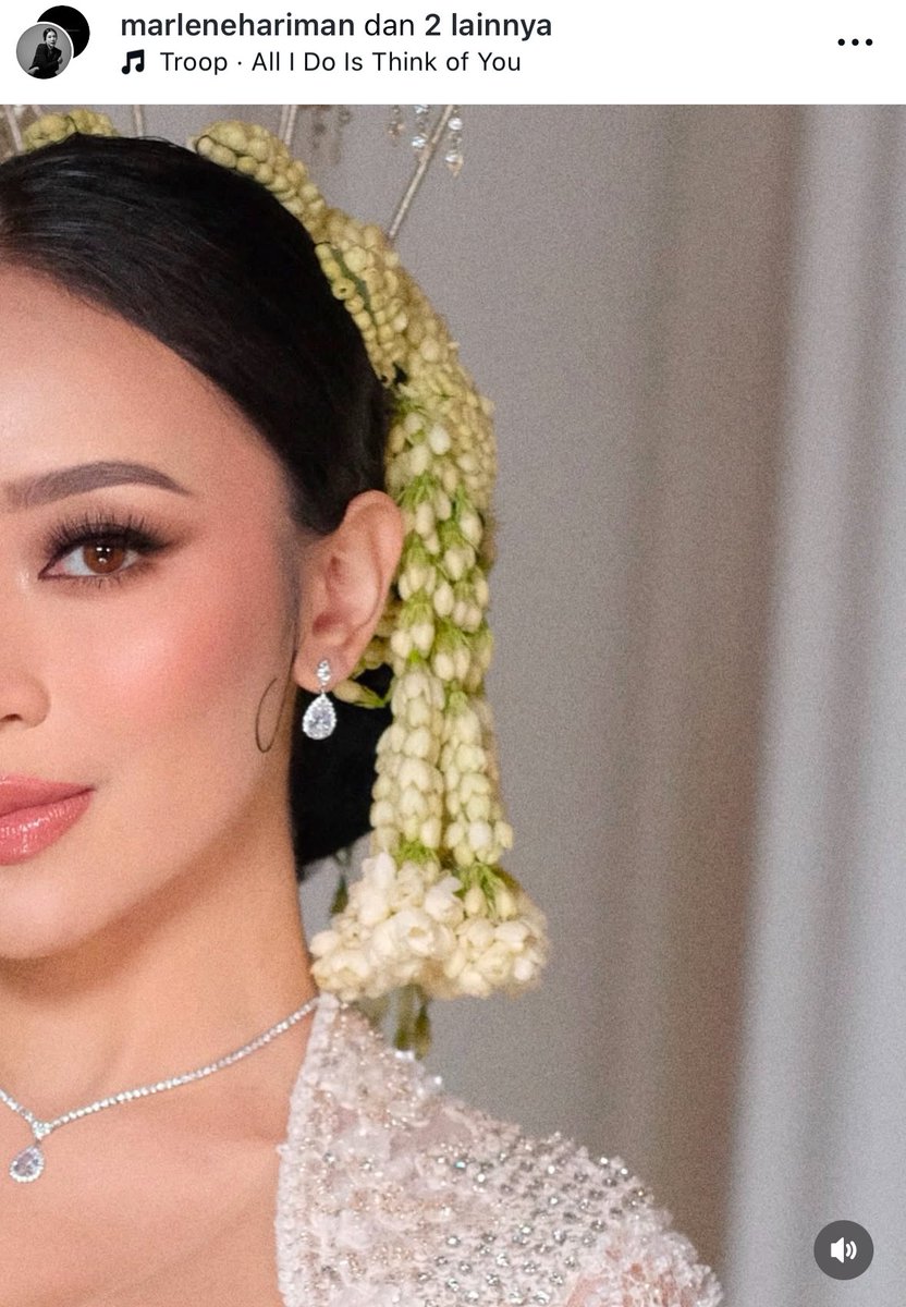 zdraa02's tweet photo. GONG SIH KATA AKU MAH!!
ini dia produk lokal yang dipakai MUA Hits Marlene Hariman saat makeupin Amanda Zahra di pernikahannya😍😍
Kita usahakan makeup look timeless itu🫵🏻🥹￼ https://t.co/pnrmr7PTHn