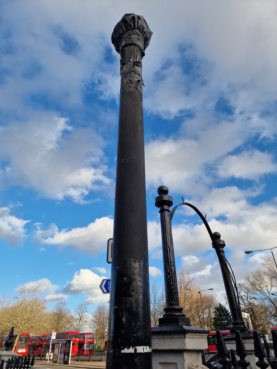 todbooklady's tweet photo. #StinkpipeSaturday
This pair of public conveniences on the Crystal Palace Parade are long disused but the ventilation pipe is still in situ, capped off with a bin bag and duct tape. Smart job! https://t.co/ZdcsT3iZm2
