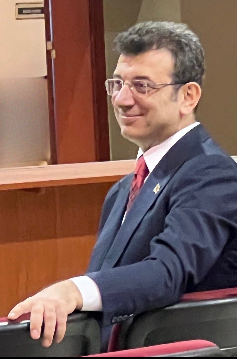 totemcihaluk's tweet image. İki gözümün çiçeğinin çıkmasına az kaldı az.
Ben diyeyim bir hafta, siz diyin bir ay.
Kısaca eli kulağında.
Emir büyük yerden büyük.
Vardır bir bildiğimiz..🤔