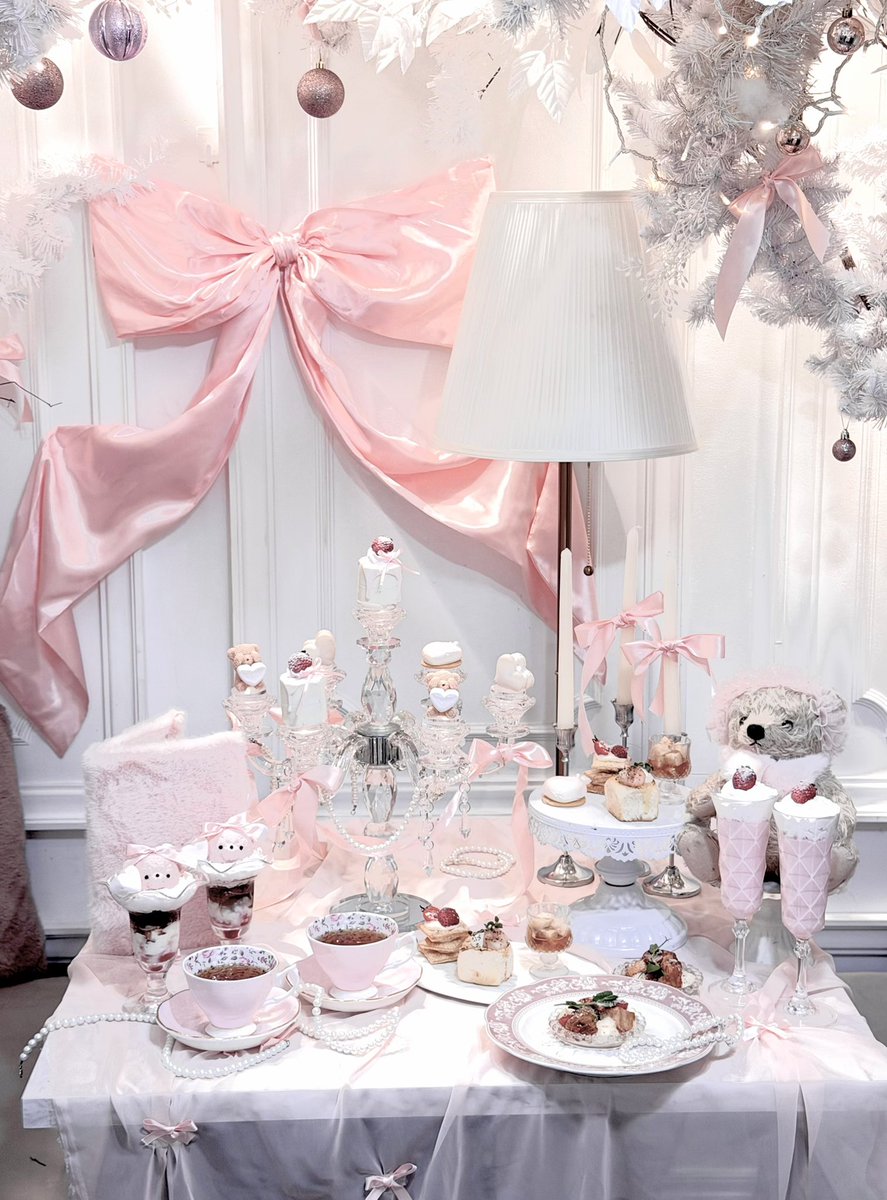 【アンナ・フローレス】キャンバスペインティング/シャンデリア/ピンク 🎀🪞🩰 🎀🪞🩰 🎀🪞🩰 🎀🪞🩰🎀 🎀シャンデリア×ピンク🎀 ジンジャー