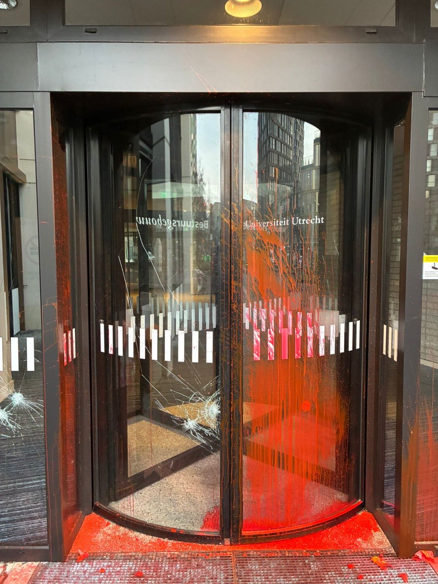 Zag je de vernielingen gebeuren en/of heb je beelden? Of heb je informatie over de dader(s)? Laat het ons weten op 0800-6070 of anoniem via 0800-7000. (3/3)