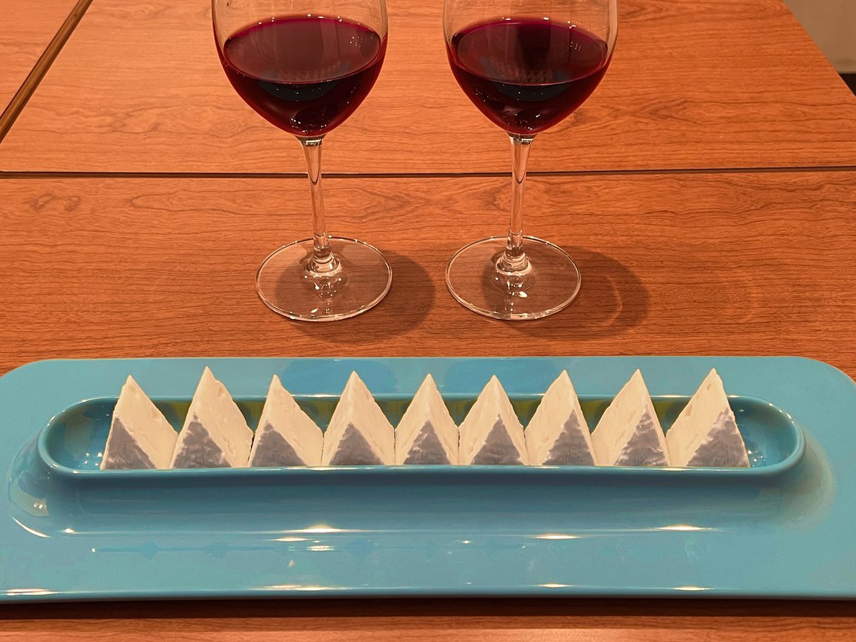 私「いや、これはつまみ用やろ！」 と言ってカマンベールを並べてみた