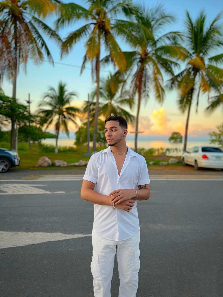 Hoy cumplo años con la calma de quien aprendió a esperar, la claridad de quien ya no se pierde y la certeza de que todo lo que viene me encuentra mejor preparado. ✨🥳