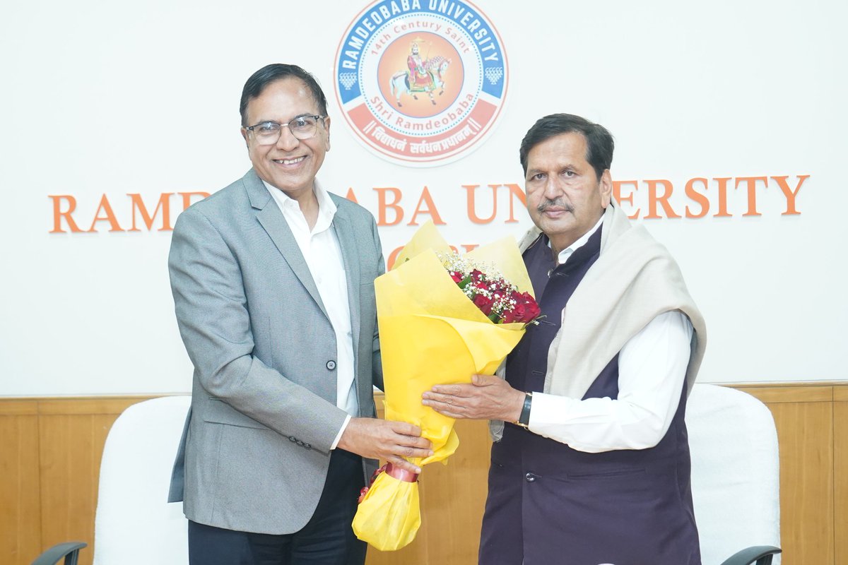 MPLodha's tweet image. नागपूर मध्ये आज रामदेवबाबा विद्यापीठाला भेट दिली. चौदाव्या शतकातील संत रामदेवबाबा यांच्या सद्भावना आणि समाजहित जीवनमूल्य शिकवणीला अनुसरून स्थापित झालेल्या रामदेवबाबा सार्वजनिक समितीच्या माध्यमाने या विद्यापीठाची स्थापना करण्यात आली आहे. जागतिक स्पर्धेत आवश्यक असलेले अत्याधुनिक…