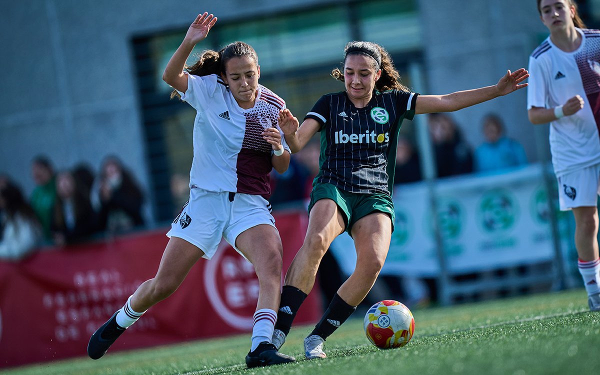 📝 | #Crónica |

Doble empate de las Selecciones Extremeñas Femeninas en su debut en los 🇪🇸𝐂𝐀𝐌𝐏𝐄𝐎𝐍𝐀𝐓𝐎𝐒 𝐃𝐄 𝐄𝐒𝐏𝐀𝐍̃𝐀 que deja el grupo muy abierto de cara a la última jornada del domingo.

🔗+INFO 👉goo.su/MI0AO

🚀Con el impulso de <a href="/Iberitos/">Iberitos || Patés y cremas untables</a>