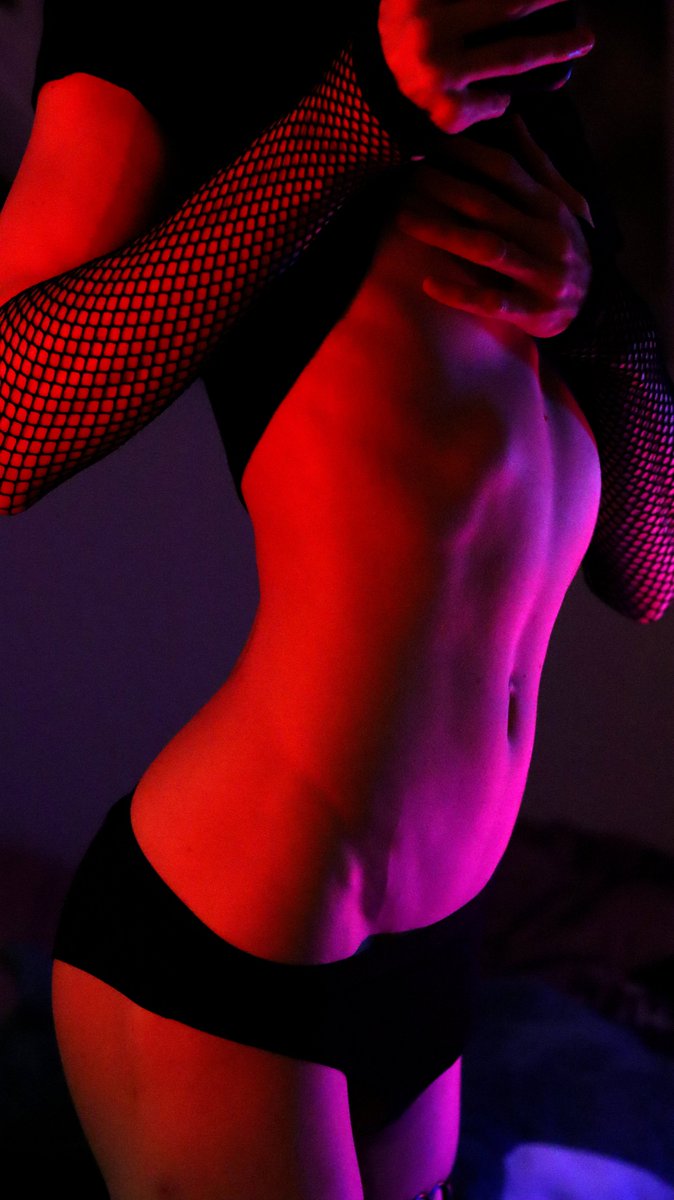 ♥️🥰♥️
#femboy #femboi #femboys #fembois #tummy #femboytummy #blahaj #thighhighs #femboyskirt #czechfemboy #gay