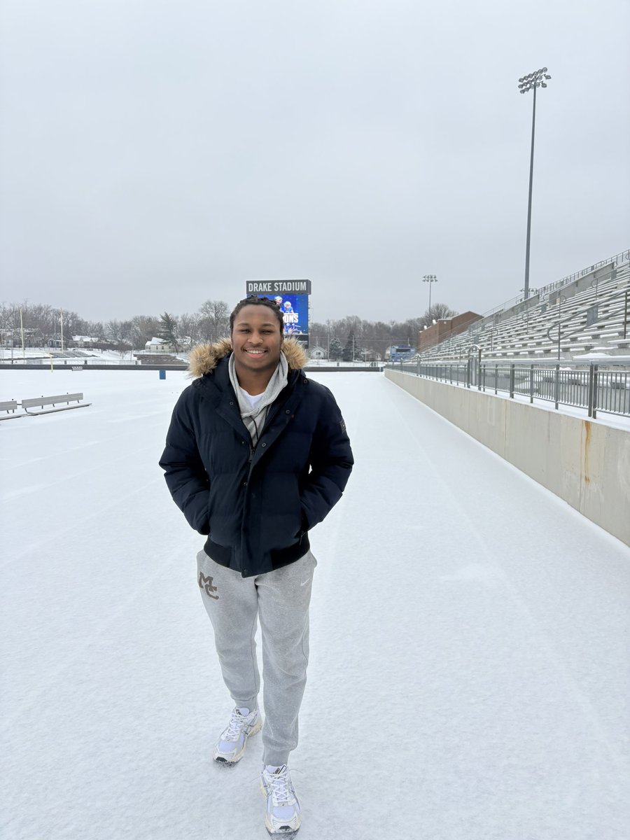 Maddenwilson08's tweet photo. Grateful to be on campus for my official visit! Big thanks to all the coaches for welcoming me and my mother and making it feel like home.
@DrakeBulldogsFB 
@coachcammeron @CoachJoeWoodley https://t.co/SK9F3HyyA1