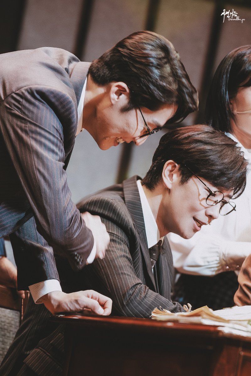 normallike_pic's tweet image. 251213 밤공 팬레터 커튼콜  

이윤 | #김지철 배우님 
김해진 | #김경수 배우님 #배우김경수

으뜸이와 버금이 ㅎㅎㅎ