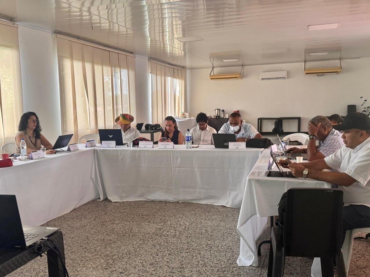 ICBFColombia's tweet photo. La Comisión Asesora Científica de #LaGuajira, instancia  #SNBF, en sesión de cierre 2025 presentó la primera versión de su informe final sobre las causas estructurales de la desnutrición infantil. Comisionados e investigadores definieron aportes y la estrategia de divulgación. https://t.co/xmWMicgN2M