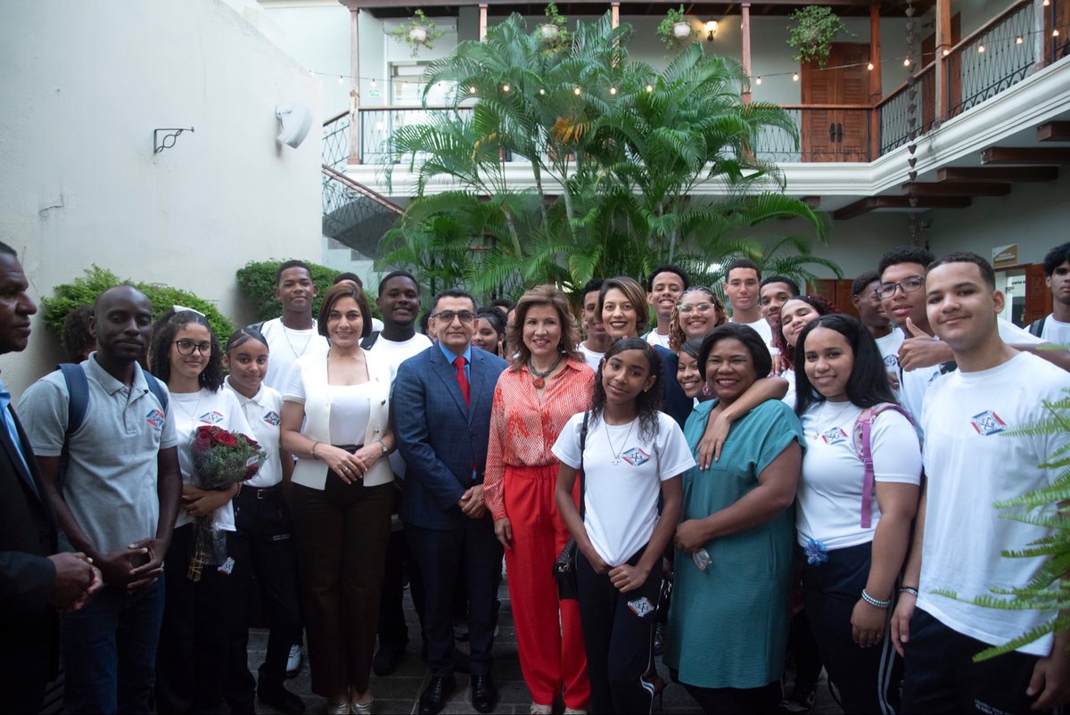 <a href="/PARLACENREPDOM/">PARLACENRD</a>  llevó a cabo la charla "Cuando las Mujeres Cambian el Rumbo: Inspiración desde las Mirabal" en el Museo Memorial de la Resistencia Dominicana. Este evento rindió homenaje al legado de las Hermanas Mirabal y su lucha por la igualdad y la justicia. 
La Dra. HD
