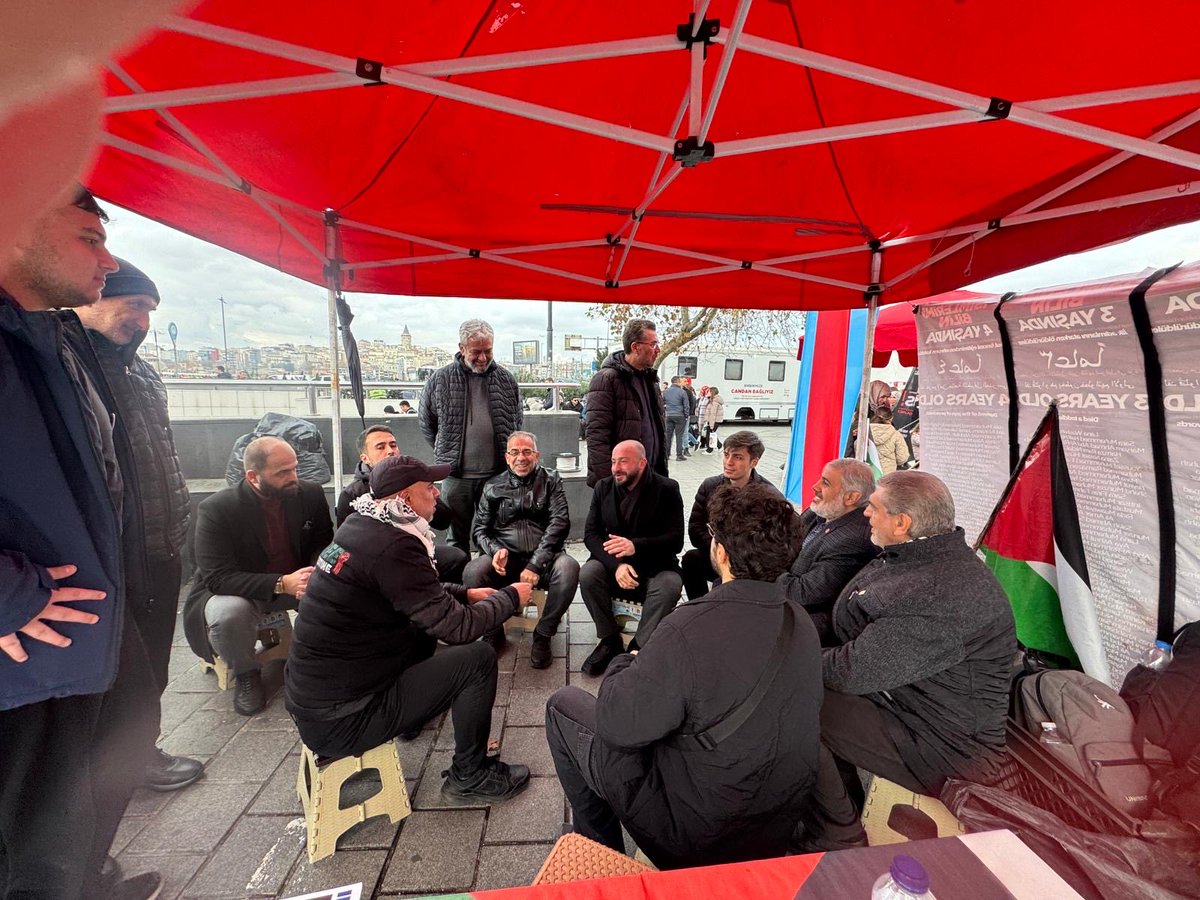 İl Gençlik Başkanımız Muhammed Safa Ocak ve il yöneticilerimiz, Fatih ilçemizin 113 haftadır kararlılıkla sürdürdüğü Gazze Standı’nı ziyaret ettiler.