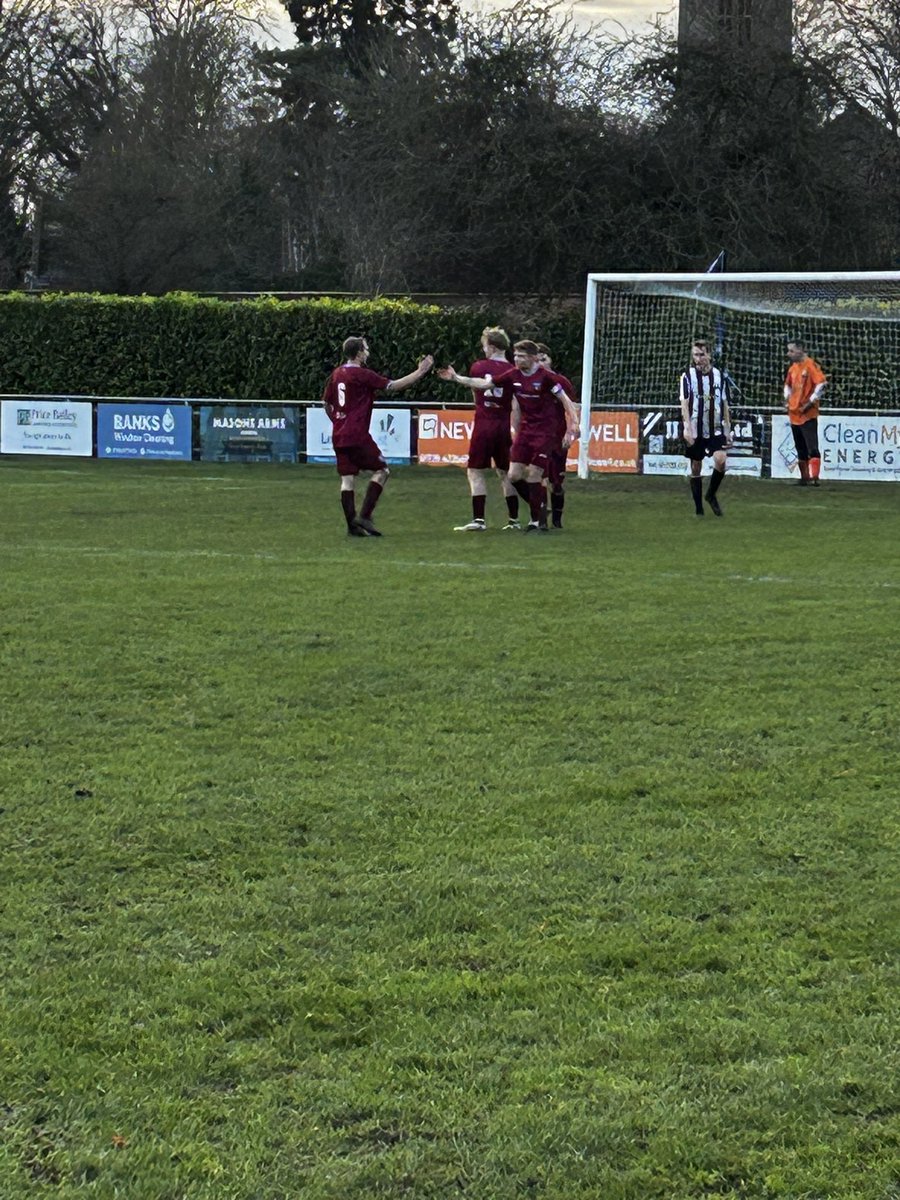 86’
Great work on the left. Cross into the box N Bills shot saved by the keeper deflects out to Bedford to head home from 2 yards. 4-0 Bourne