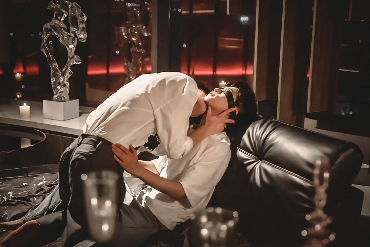 RevgedLoveniai's tweet photo. This is a wallpaper! How well their bodies fit together!
#RevengedLove  #TianXuning  #ZiYu https://t.co/oD7zl8HLa1
