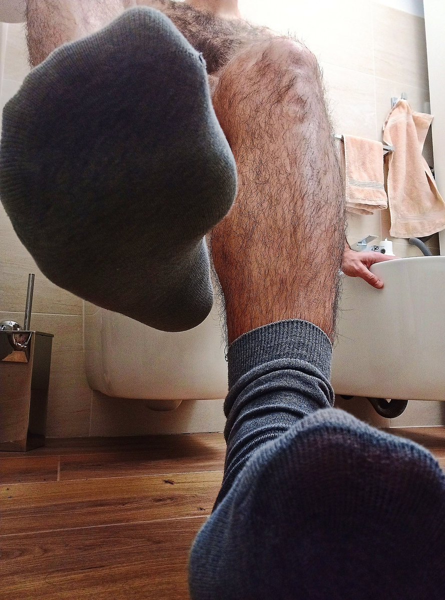M23Master's tweet image. Get on your knees and inhale the smell of these socks, sub 🧎🏻 I know you love it 😈

@rt_feet
#findomdrains #findomworship #findom #feetworshi̇p #feetfetısh #feetِ #sock #cashmaster #cashdrain