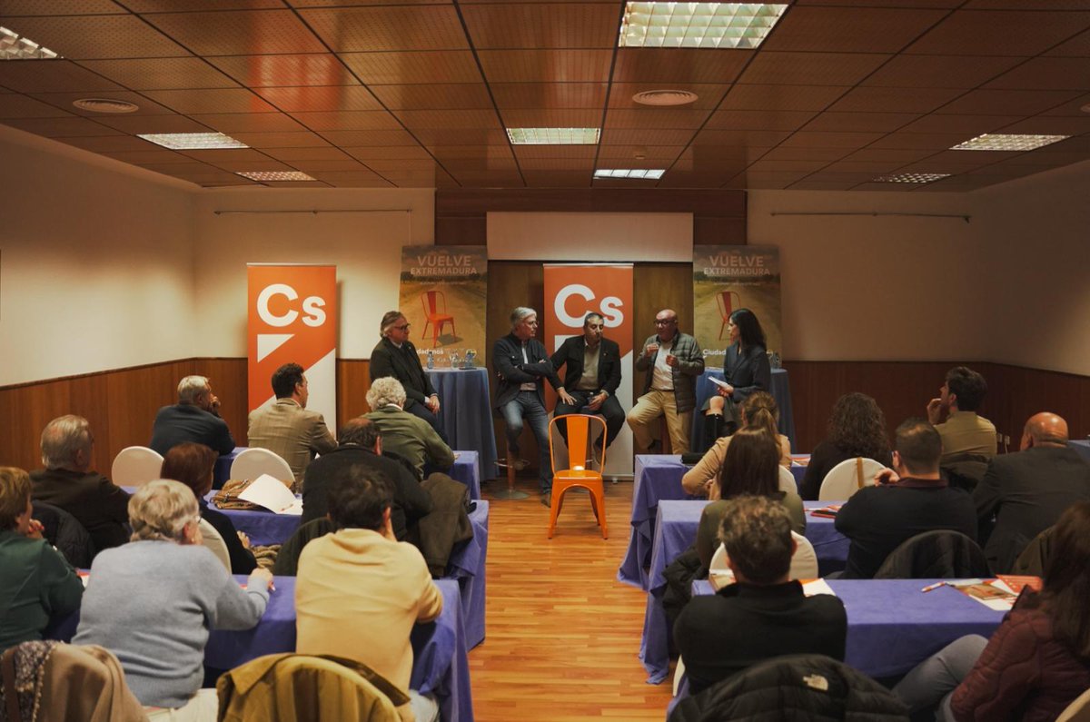 Muy interesante el encuentro en Cáceres, conferencia de auténticos expertos de la situación de Extremadura, sus potencialidades, sus problemas, retos, oportunidades.
Con la sociedad civil, escuchando de quién tiene mucho que enseñar.

<a href="/MoraAliseda/">Julián Mora Aliseda.</a> 
<a href="/PacoCastanares/">PacoCastañares</a> 
<a href="/agarciasalas/">Antonio Garcia Salas</a>