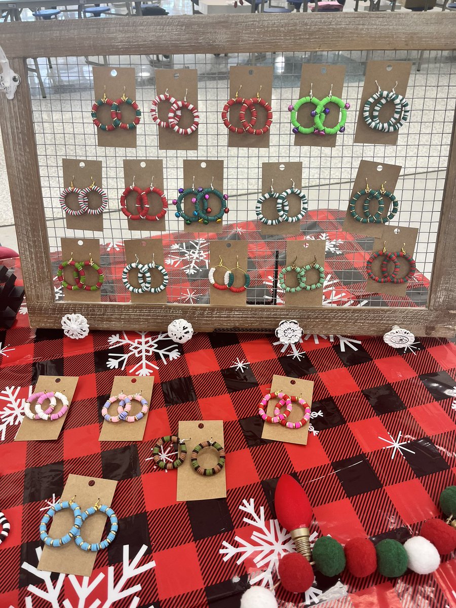 MrsKsheets's tweet photo. Come shop the Pop Up Shop open at CEES today! @ceesjackets @leighjones23 @LCSJackets @nakiahardy @BruceCarrollEDU https://t.co/yuGzhfIcbj