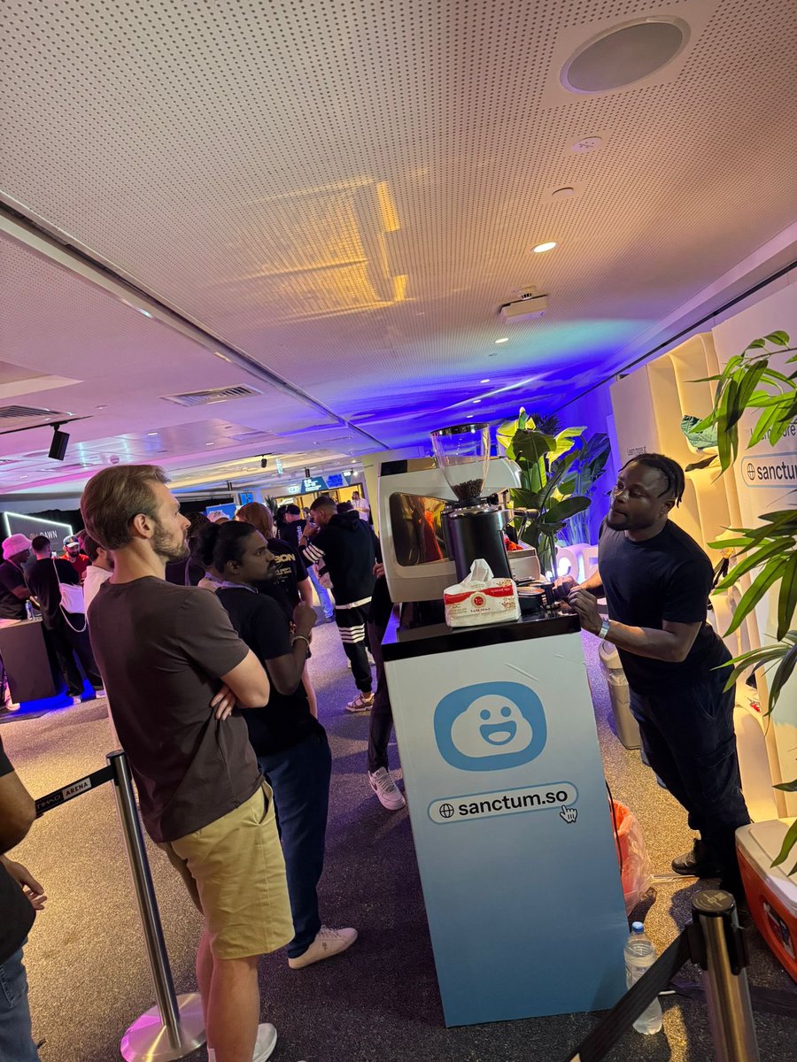 MorraMarius's tweet photo. Not all the heroes wear capes…
some wear aprons and turn coffee beans into pure magic 🤌☕️

Shout out to all the baristas at the conference, thank you for providing us with all the energy to keep up with everything happening at @SolanaConf 
🫡

Cc @sanctumso @KASTxyz @solana https://t.co/ZbLco2OsUi