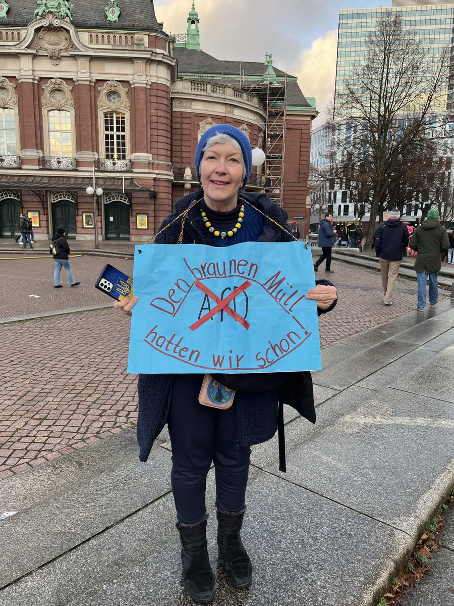 Sabine for Ukraine 🇺🇦 fights for 🇪🇺 (@binealarm) on Twitter photo 