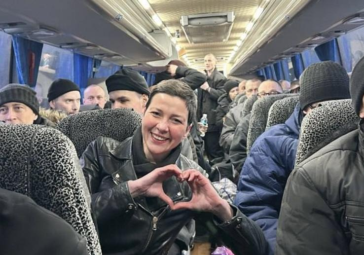 Euroradio_EN's tweet photo. Thanks to active efforts by the United States @POTUS @johnpcoale, 123 Belarusian political prisoners were released by Lukashenko regime, including Ales Bialiatski, Maryia Kalesnikava, and Viktar Babaryka.
#FreeThemAll #releasenow https://t.co/T3ZMiHXscA