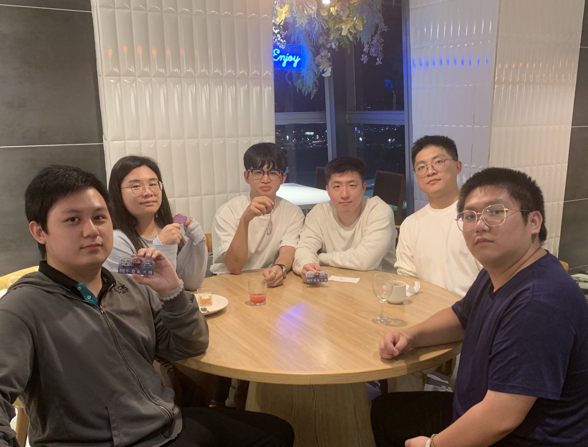 cinnamon_8855's tweet photo. 久久的一篇文
RMC再一次出來吃飯了～
（希望未來都可以開開心心一起 下次北部的一起抓出來吃(・ω・)ノ）
#召幻 #熙歌 https://t.co/nzyXlYzbZK