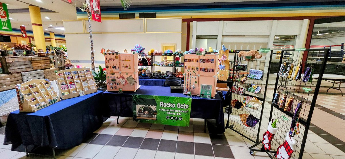 last vendor event for the year! :3 goal this upcoming year is to try to vendor a place every month or every other month x3